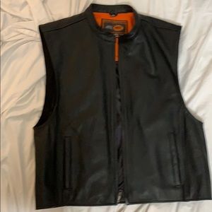 FIRST CLASSICS Men’s Leather Vest